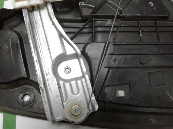 HYUNDAI i30 GD Ön Sağ Kapı Kalkanı Cam Regülatörü Tutuculu 91271-00100 2015 CP(L-H-120)